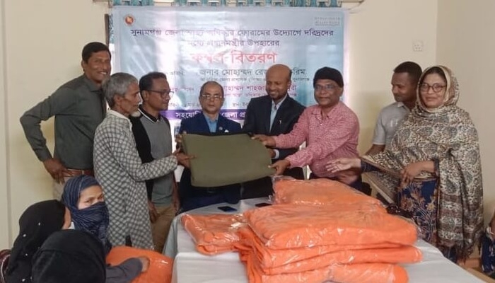 সুনামগঞ্জে প্রধানমন্ত্রীর উপহারের কম্বল বিতরণ